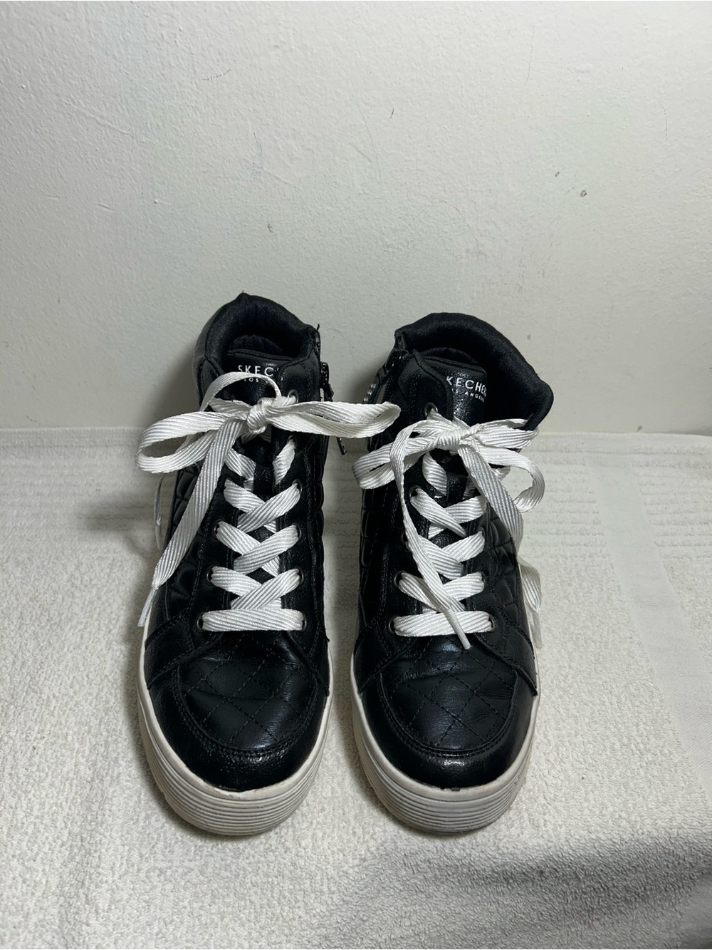 Skechers Black High-Top Quilted Sneakers with White Laces Sz 5
